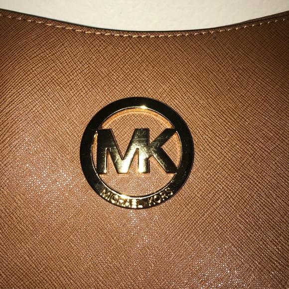 Michael Kors Jet Set Travel Purse - Picture 2 of 8